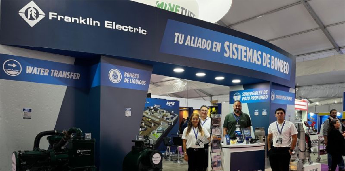 Stand Franklin Electric construido en feria — vista principal.