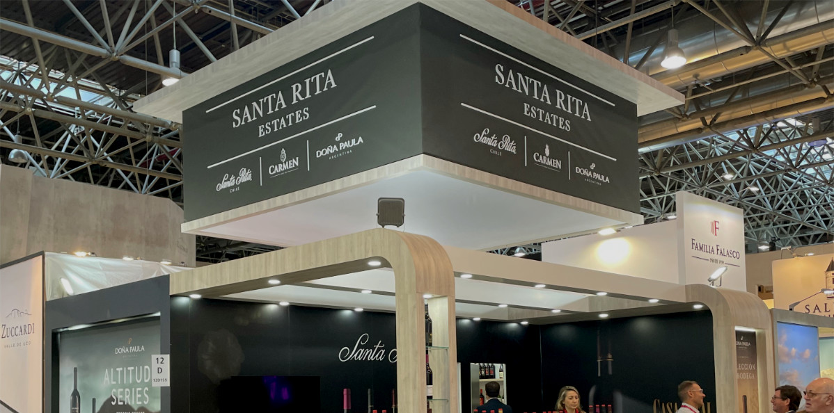 Stand Santa Rita construido en feria — vista principal.